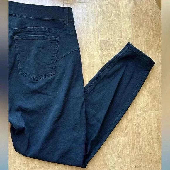 Torrid Bombshell Skinny Premium Stretch High-Rise Jean, Black, Size 18R - Picture 6 of 16